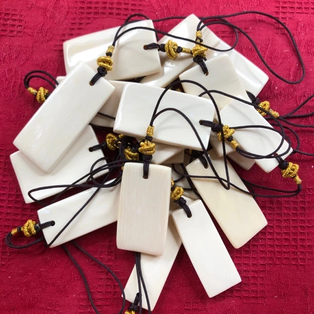 天然猛犸牙原色纯肉无事牌小挂件多样性发货