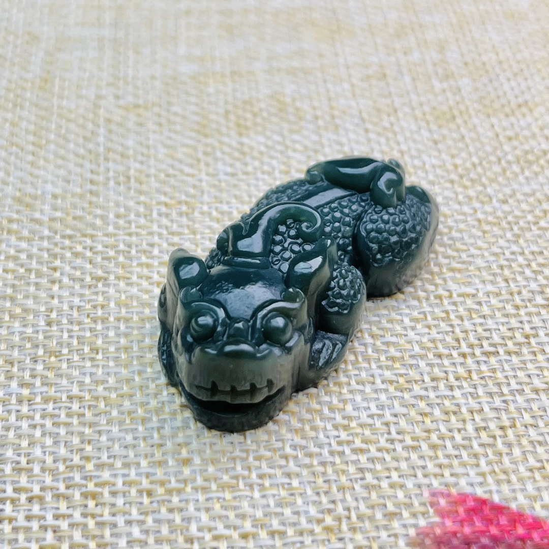 和田玉青玉貔貅吊坠
