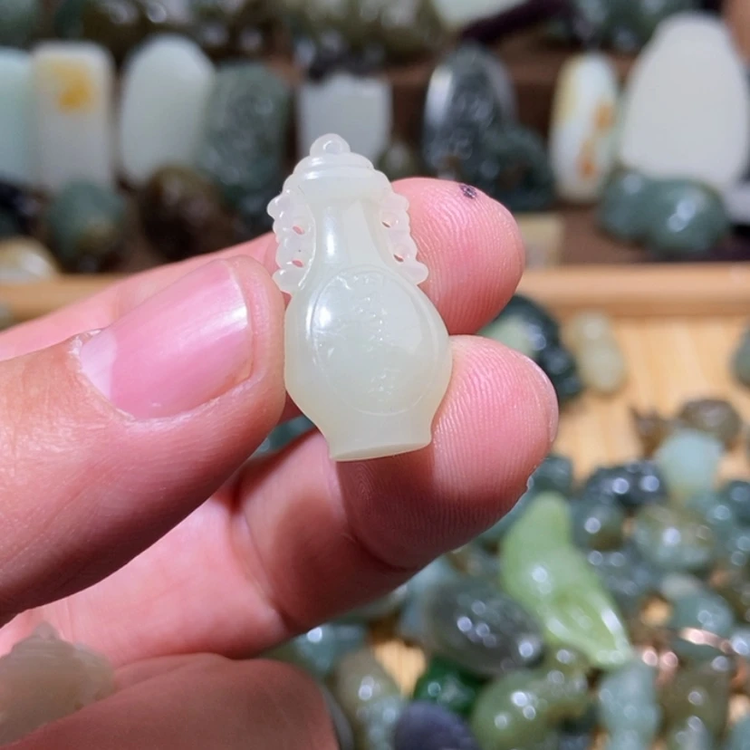 【闪购商品】和田玉（糖玉）颈饰未镶嵌悠****?
