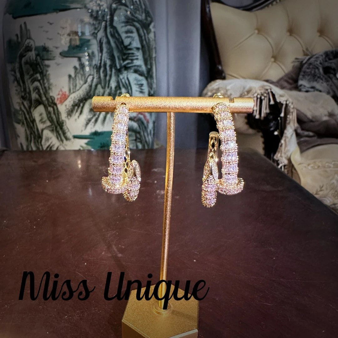 S6478白色钉子耳圈