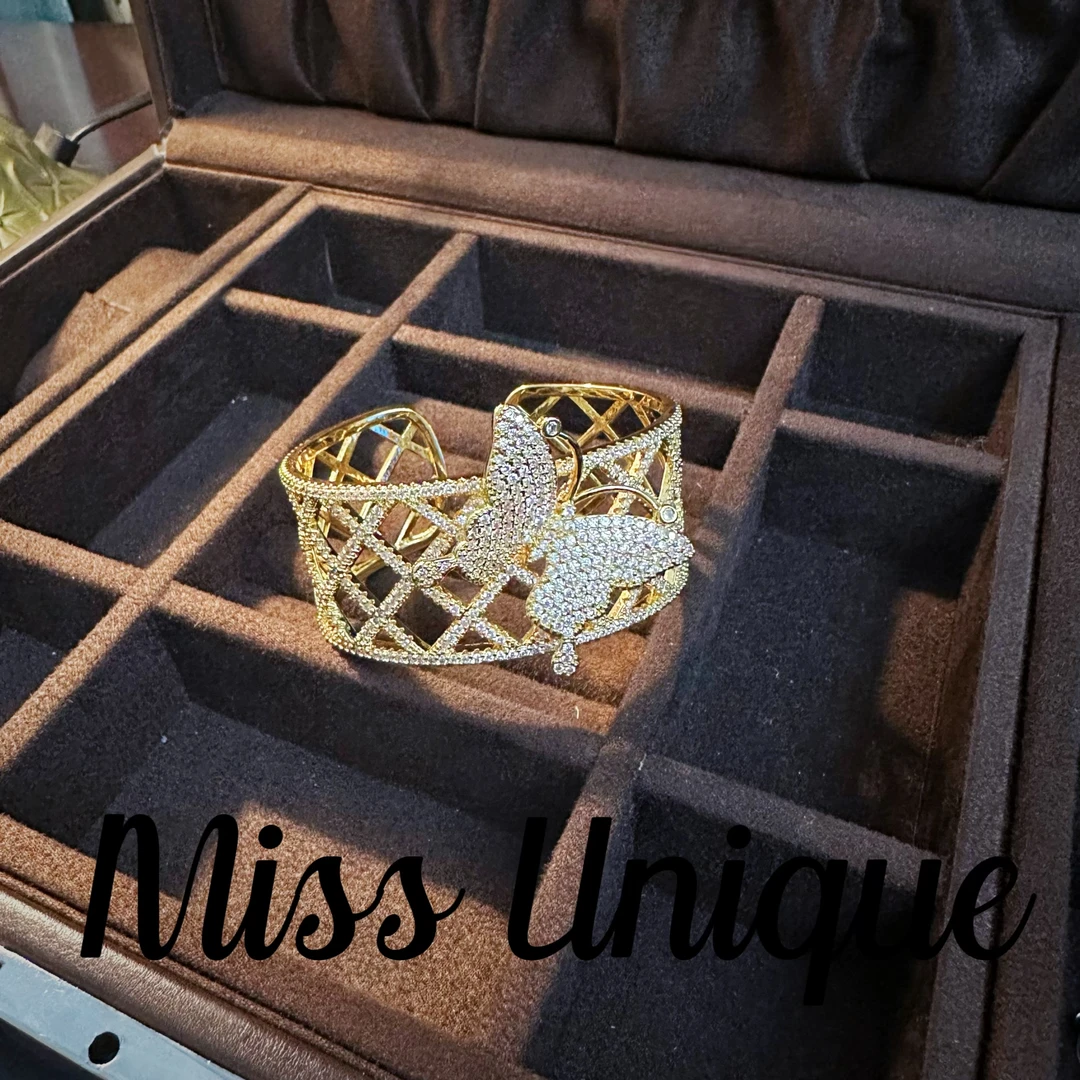 D730宽版金色蝴蝶手镯