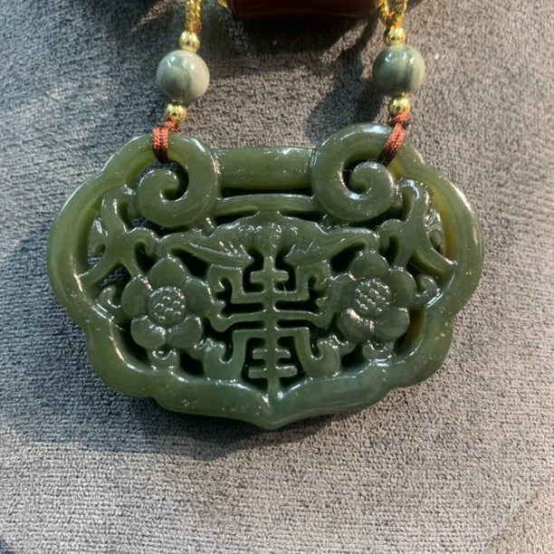 和田玉精品如意锁吊坠项链