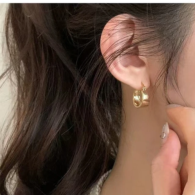 铜合金莫桑石耳饰 PINK PIG  法式复古铜合金K03锆石耳饰银针