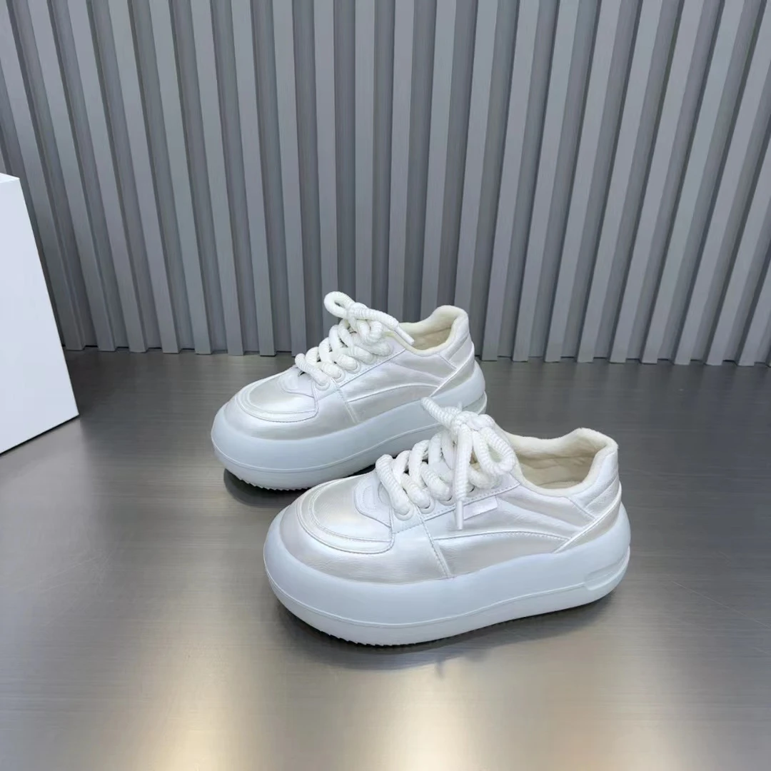 秋冬爆款洋气加绒厚底增高韩版轻便网红面包单棉潮流百搭休闲鞋女