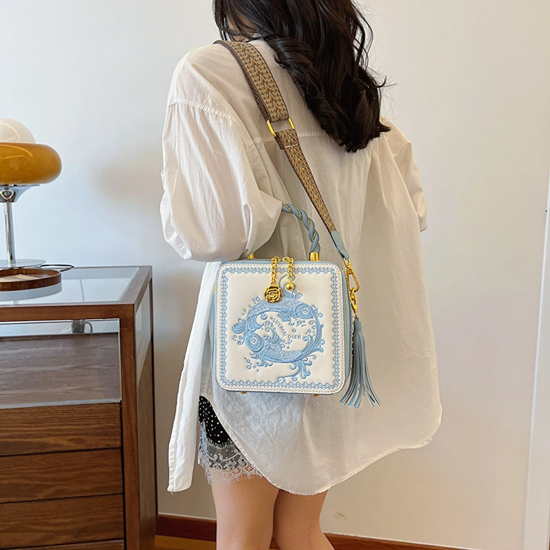 2024夏季国风绣线小方包高级质感盒子包