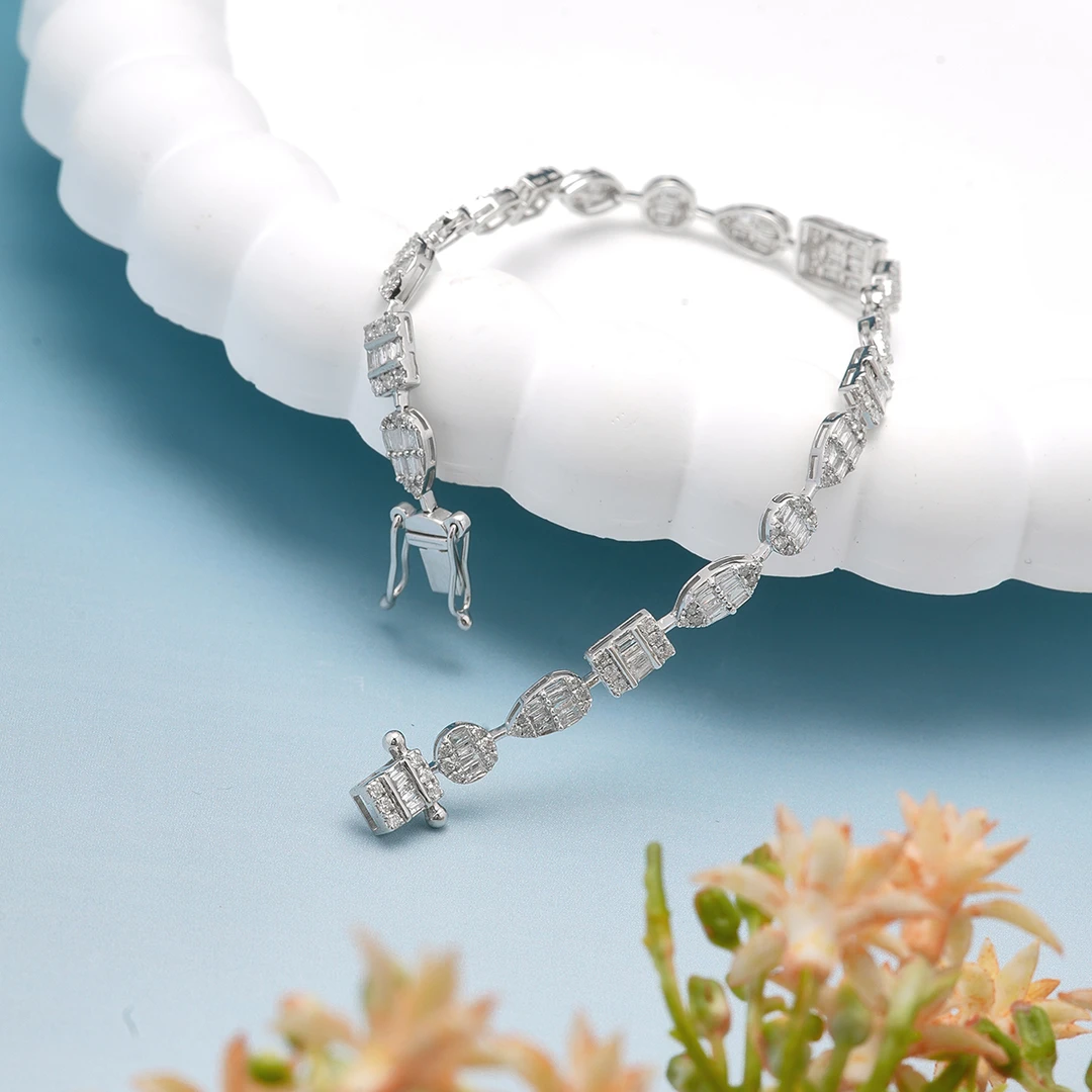 C4301020 18k设计款异型满钻手链气质轻奢小众简约镶嵌个性时尚