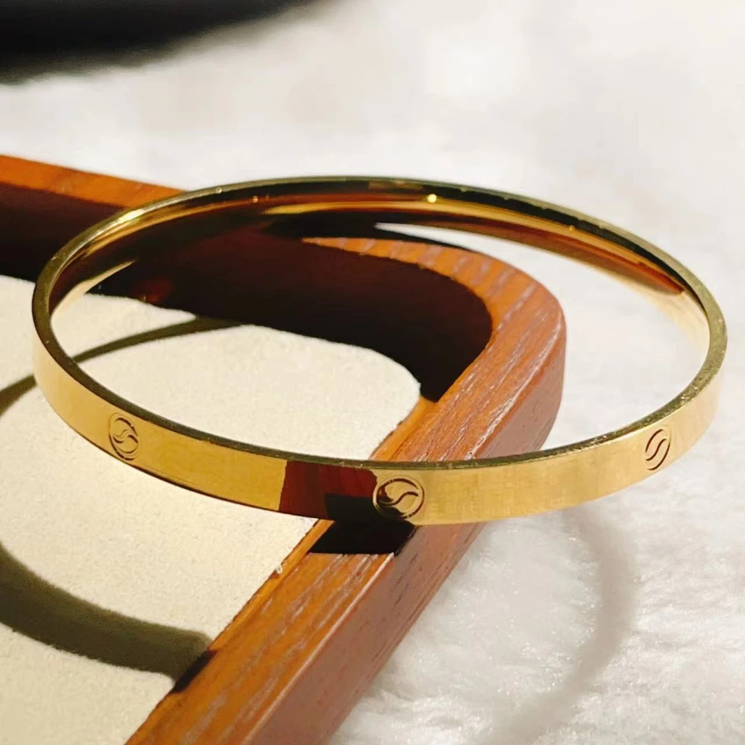 Z-8100   时尚轻奢5G工艺太极镯   带金属支撑架工艺 + 专柜礼盒