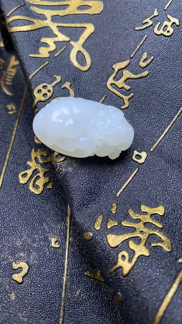 和田玉白玉貔恘/手工/精雕