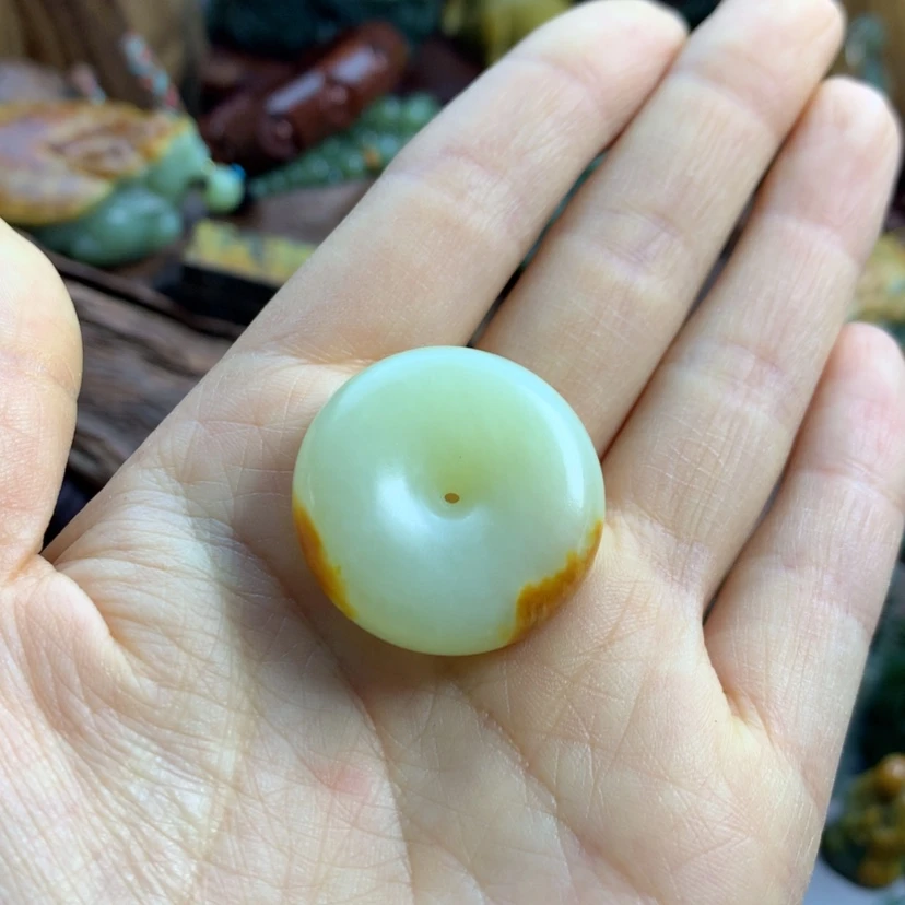 【闪购商品】岫岩河磨玉(透闪石质玉)手把未镶嵌刘*?