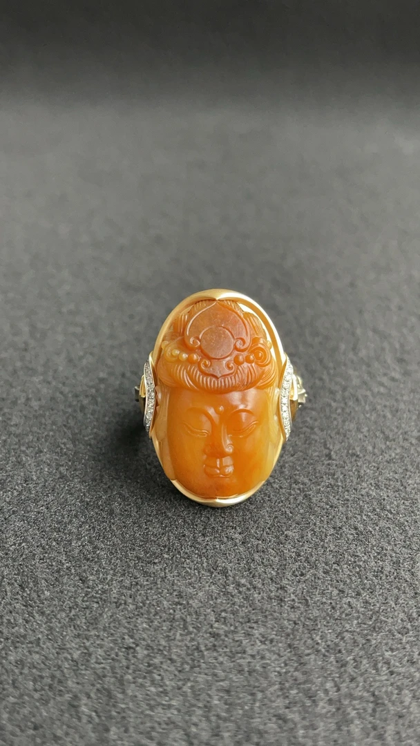 新疆和田玉精品黄沁菩萨