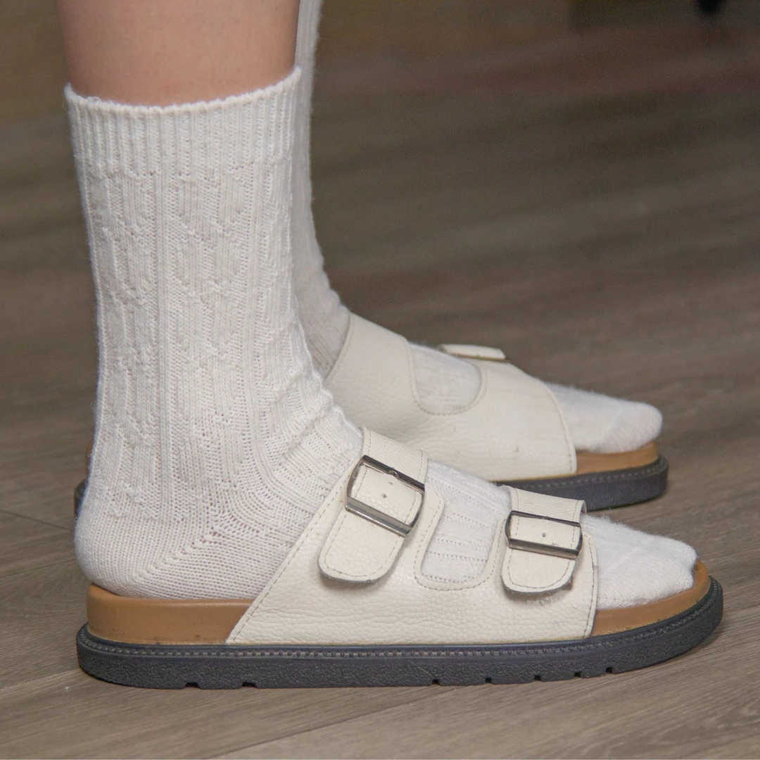 羊毛袜子女秋冬季中筒袜加绒保暖纯色堆堆袜潮羊绒长筒袜白袜