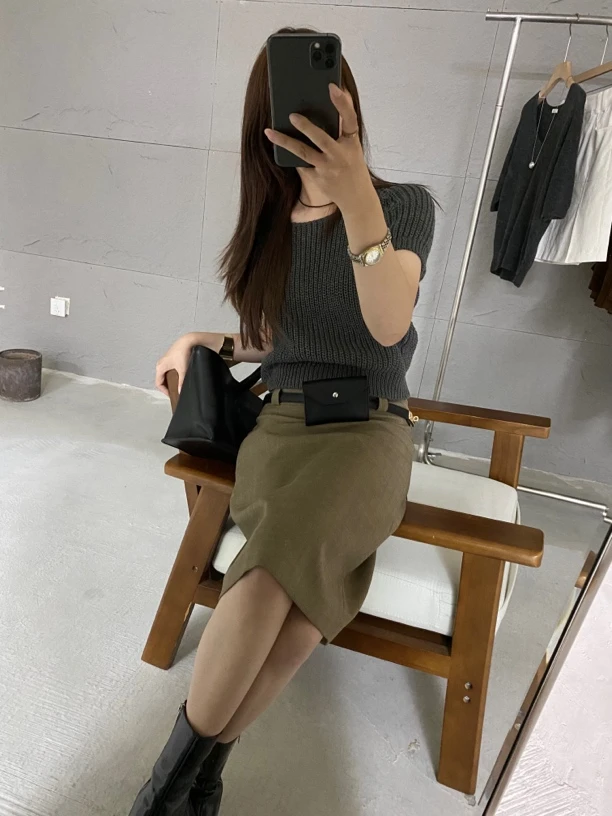 秋季深灰短袖上衣