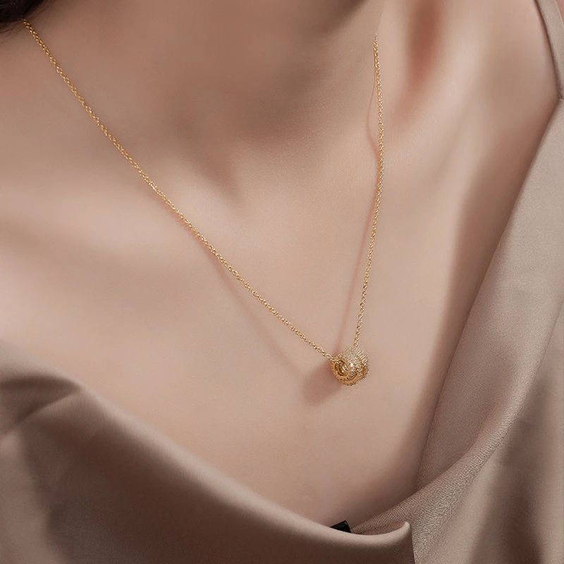 mck 合金项链 小蛮腰项链女款轻奢小众颈链设计感锁骨链简约吊坠