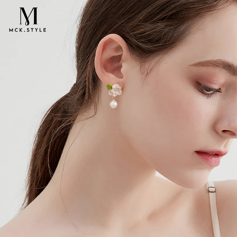 mck 合金仿珍珠耳饰 山茶花仿珍珠耳环女高级感2025年新款潮耳饰