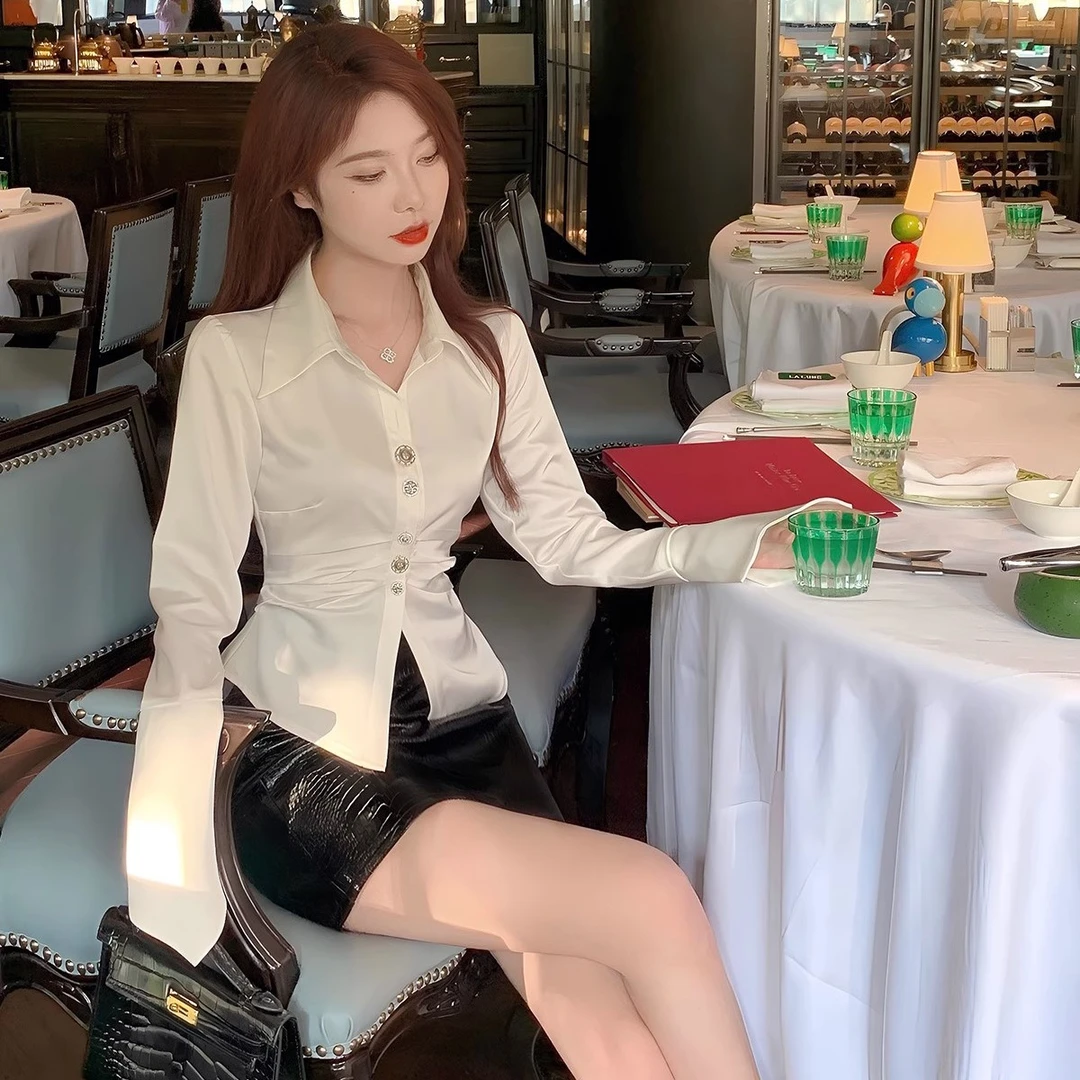 小众高级法式长袖领柔光缎面收腰衬衫女秋季新款显瘦纯欲上衣