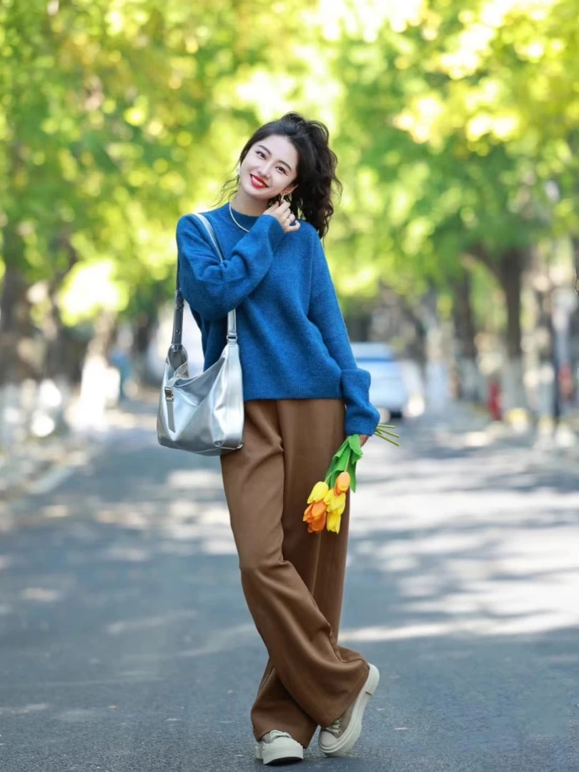 早秋冬女装高级感今年流行穿搭配一整套蓝色毛衣棕色裤子两件套装