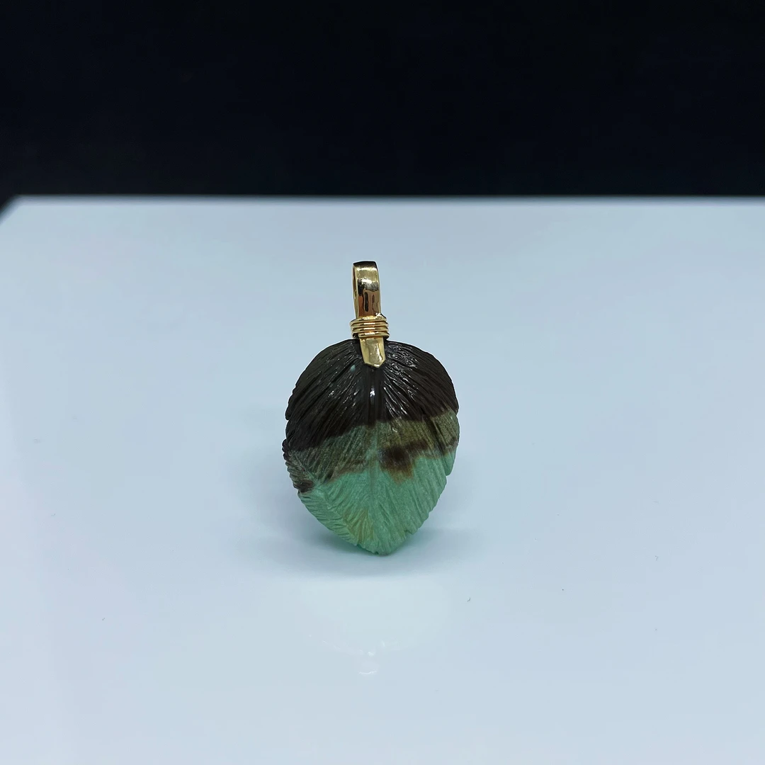 原矿绿松石高瓷渐变色特色羽毛18k镶嵌吊坠侧挂手串配饰diy挂坠