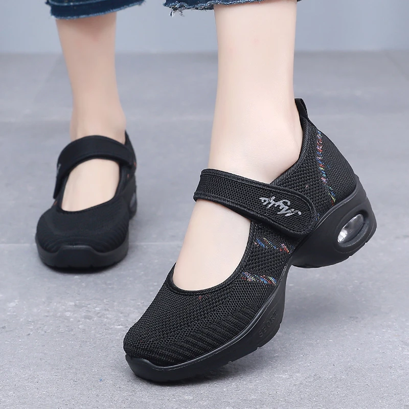 老北京布鞋女新款跳舞鞋舞蹈鞋软底广场舞鞋妈妈鞋透气网面运动鞋