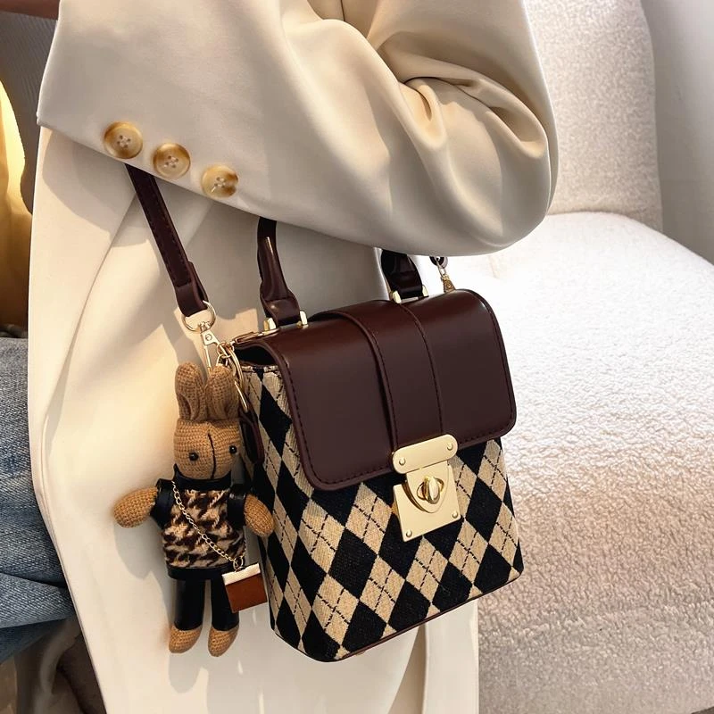 今年流行包包2025新款包包高级感小众格子单肩手机包女斜挎小方包