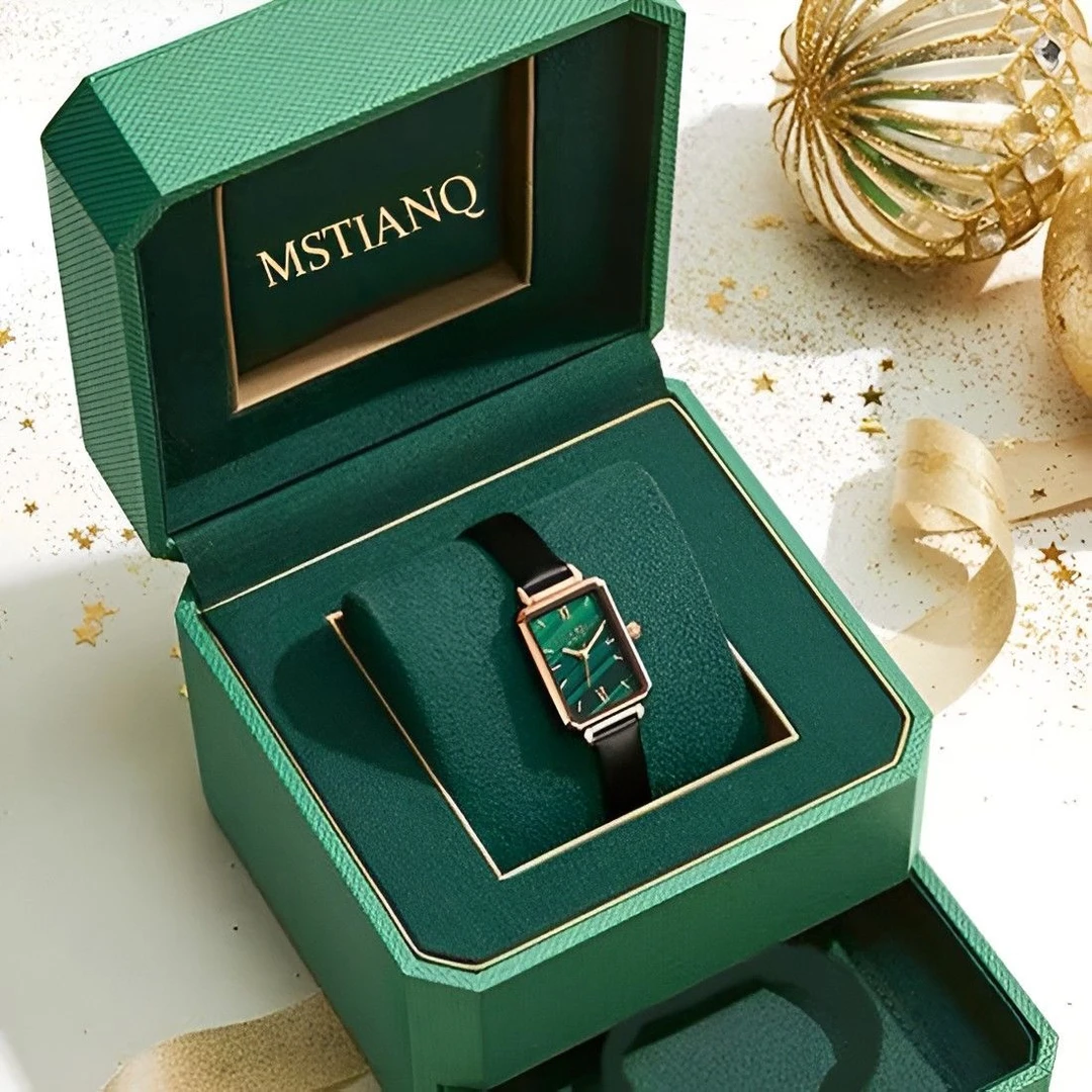 ins风手表女轻奢小众简约气质文艺小方盘磁吸新款女士手表小绿表