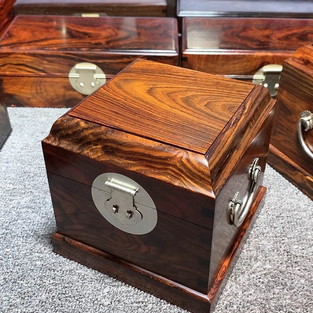 微凹黄檀（南美大红酸枝）