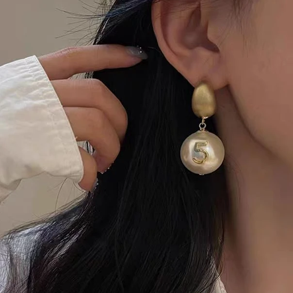 合金耳饰 气质温柔圆珠耳环港风优雅设计感复古小众百搭法式耳饰