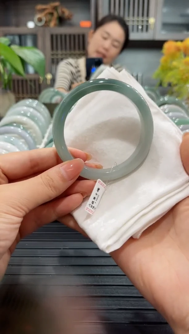 【闪购商品】翡翠手镯未镶嵌60.6圈口天然A货翡翠手镯