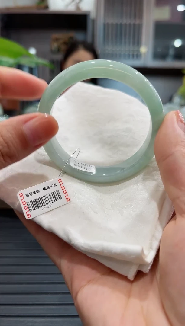 【闪购商品】翡翠手镯未镶嵌53.9圈口天然A货翡翠手镯