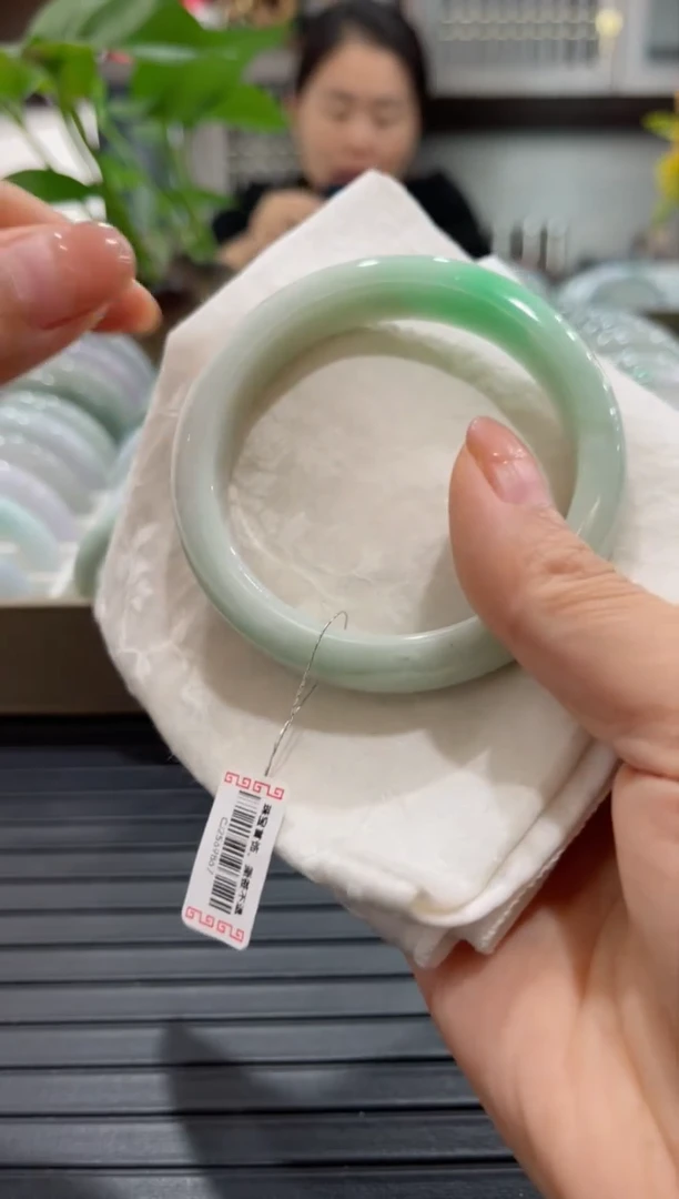【闪购商品】翡翠手镯未镶嵌58圈口天然A货翡翠手镯