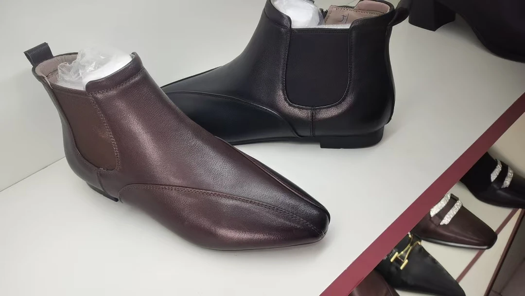 鞋子时尚休闲女士黑色真皮跟鞋粗跟百搭低跟尖头年龄不限制舒适