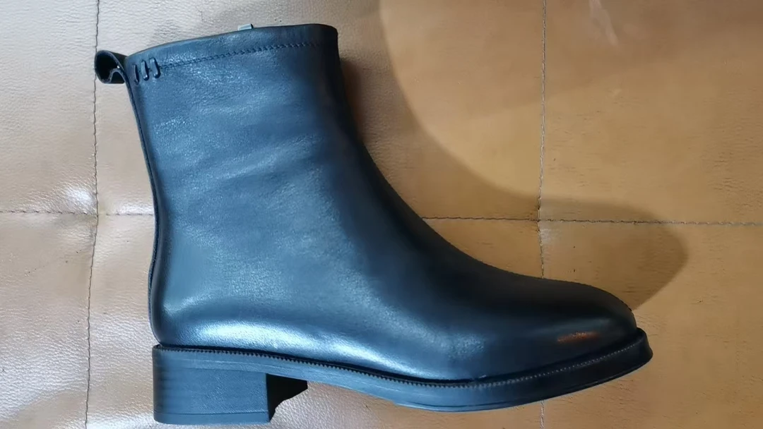 马丁靴舒适时尚休闲百搭女士真皮粗跟加绒简约方头秋冬圆头大众女