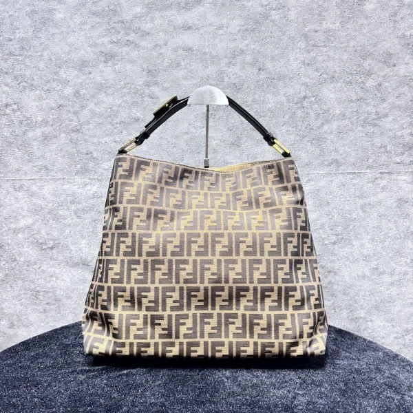 95新/芬迪/妃鱼/包包/市场价38000/241029EV0011