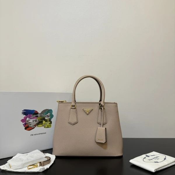 99新/普拉达/妃鱼/包包/市场价32900/241102EV0005