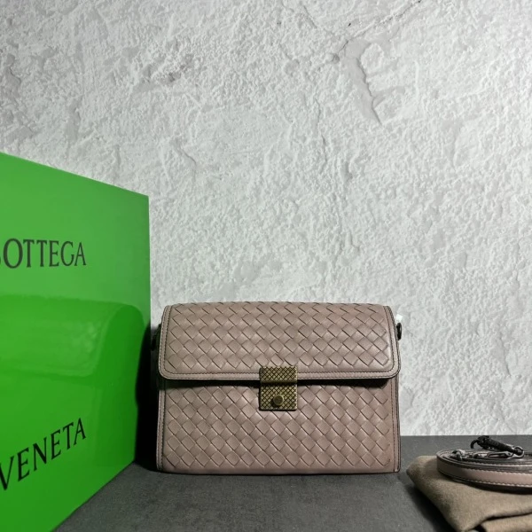 95新/葆蝶家/妃鱼/包包238/241112EV21