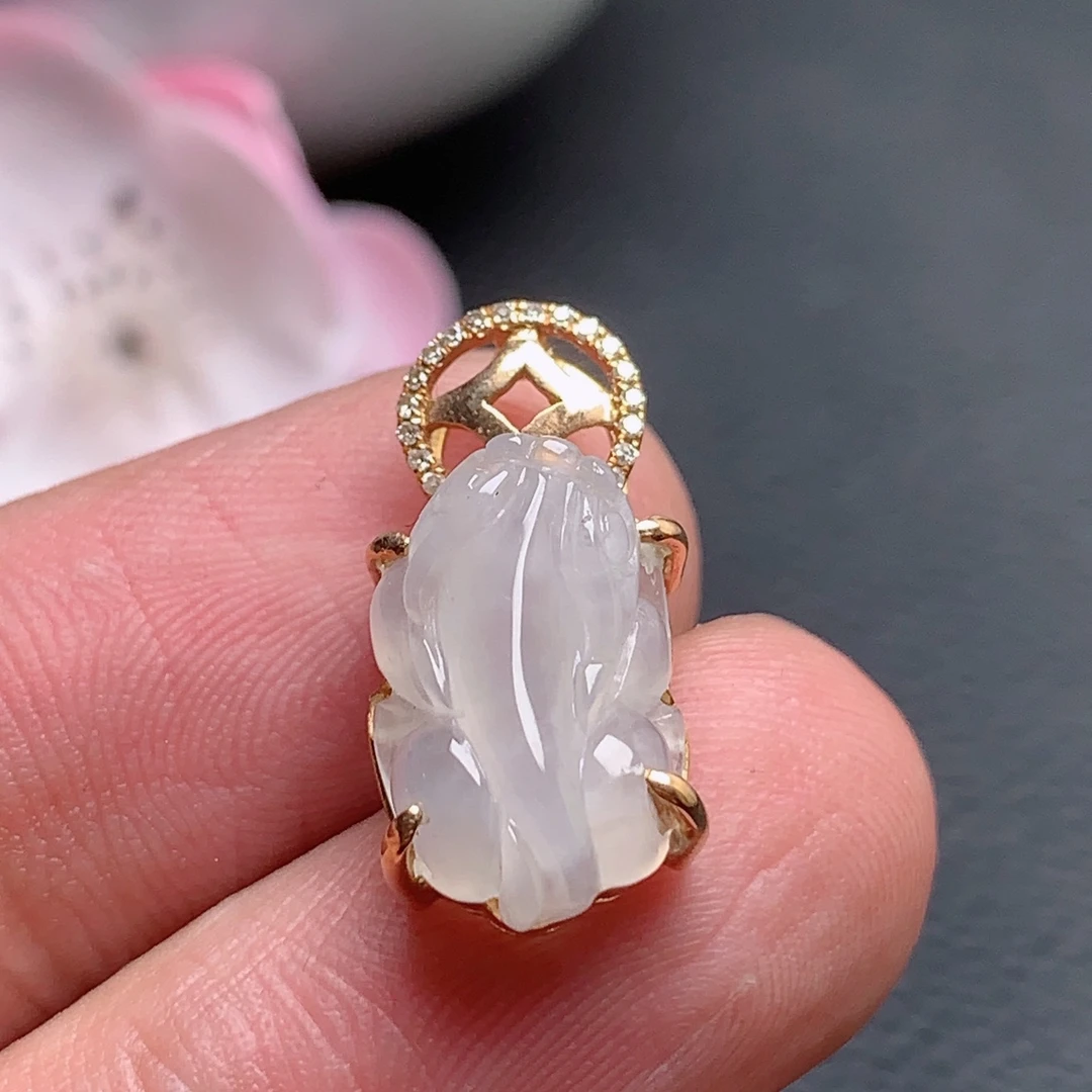 天然翡翠缅甸A货精美冰透18K镶嵌冰种貔貅吊坠挂件气质精致挂坠