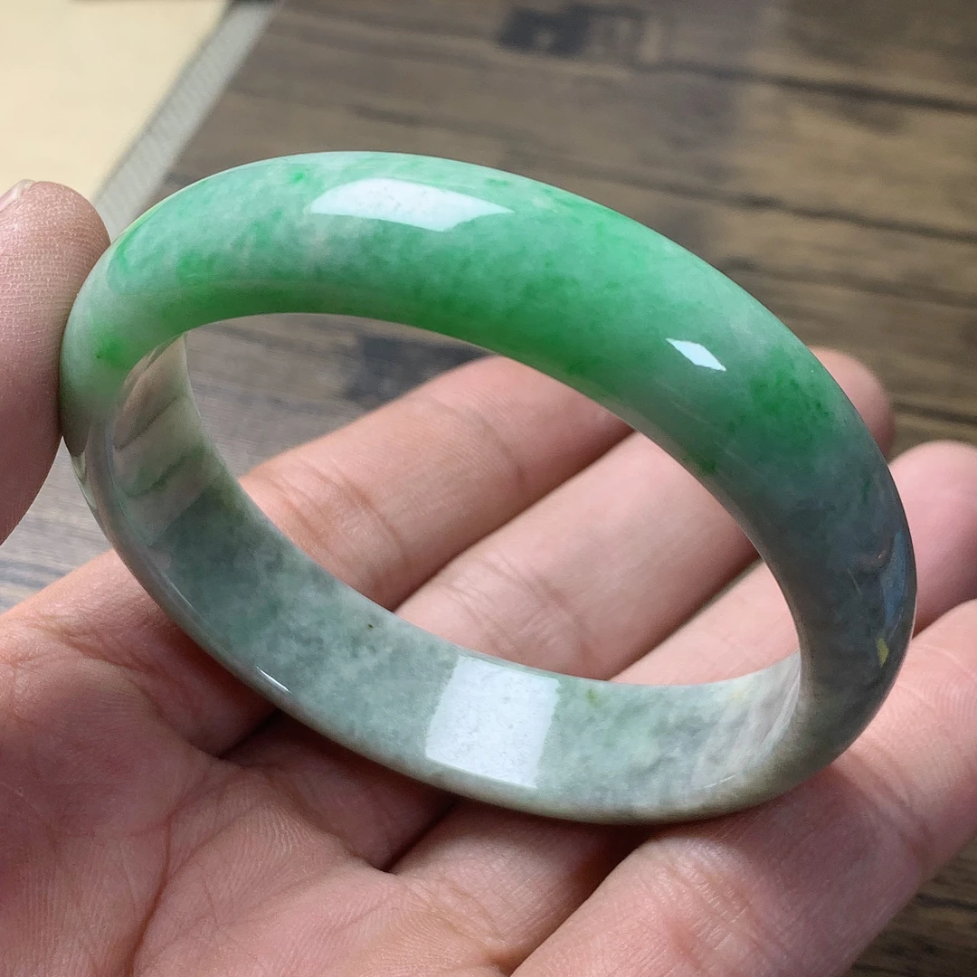 天然翡翠精美水润飘阳绿贵妃手镯内径57.8x52.9x13x6mm有纹飘绿