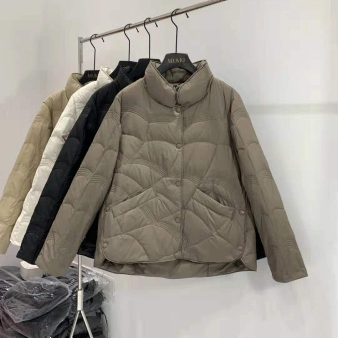 波司澄冬季新短款轻薄羽绒服女宽松立领时尚白鸭绒小个子爆款女外