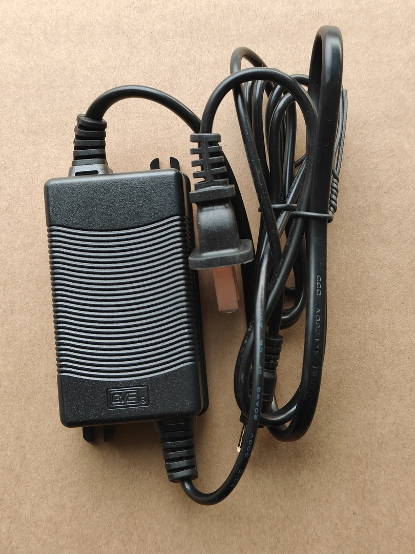 净水器电源适配器24V，适用大量机型，通用性强。