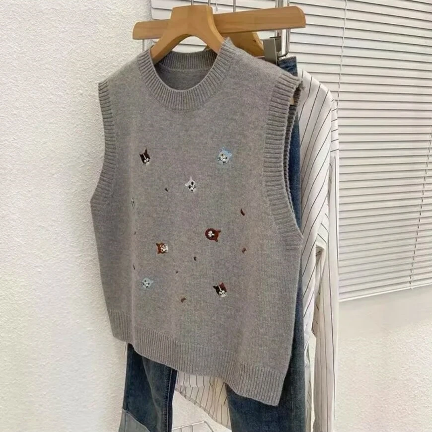 猫咪刺绣卡通马甲圆领无袖背心女坎肩叠穿时尚宽松针织春秋马夹