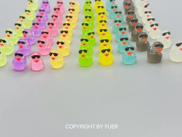 鱼二家 夜光墨镜小鸭子 车载摆件 装饰品 节日礼物 生日礼物 彩色