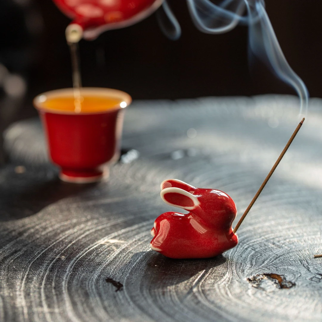 耕道堂霁红釉陶瓷-玉兔香插摆件茶宠