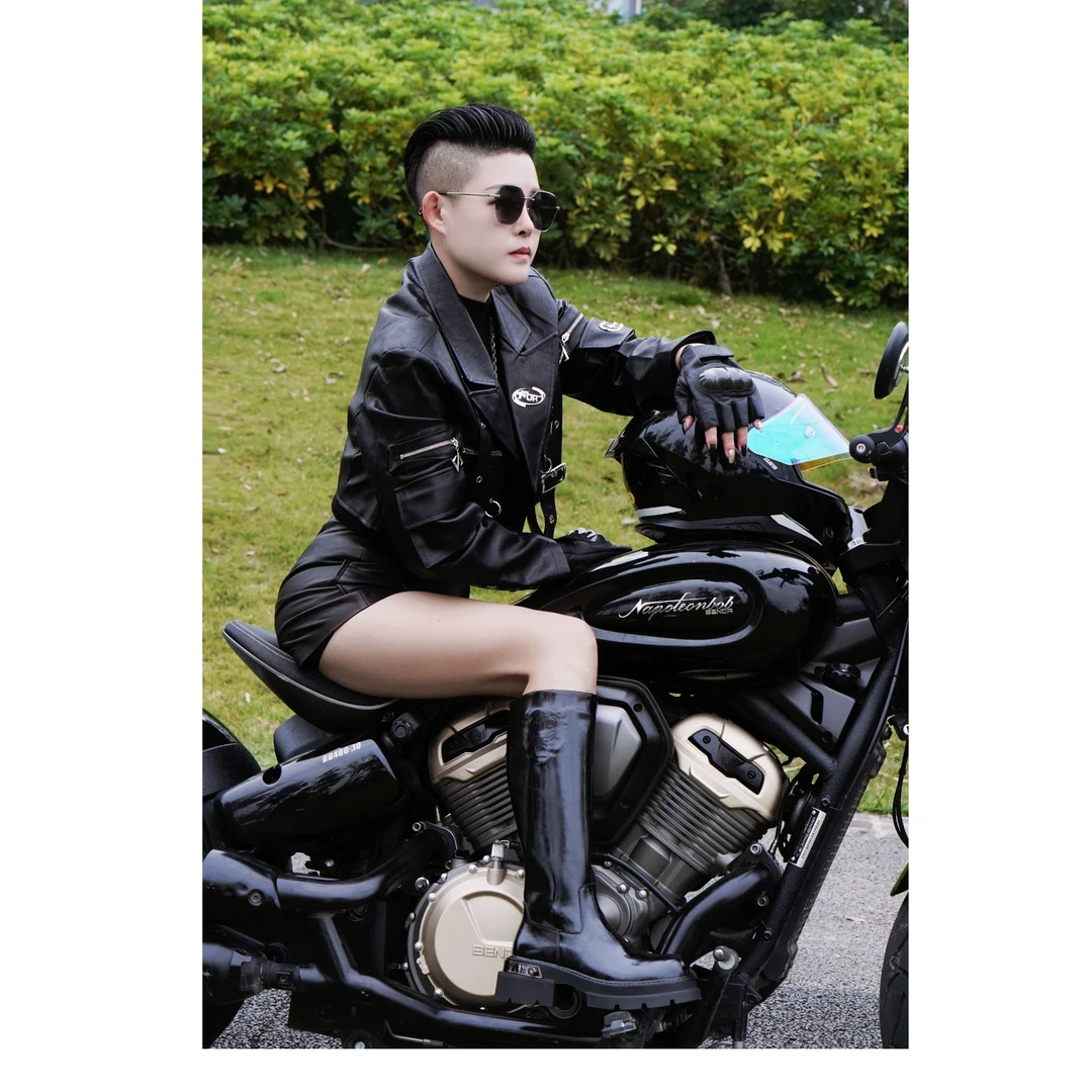 2024秋冬女士新款正品百搭气质长筒马丁鞋不过膝黑色复古复古薄款