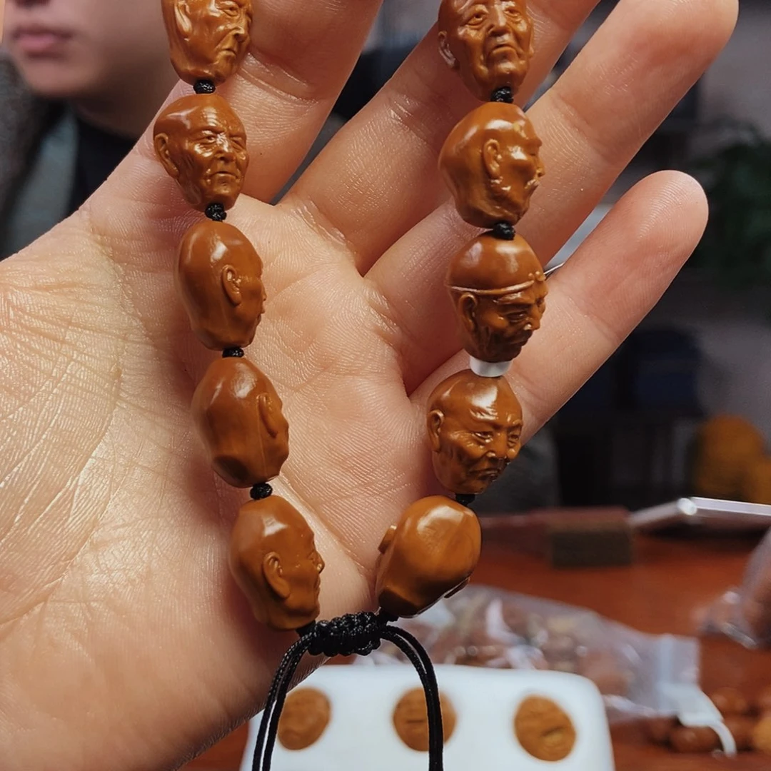 橄榄核核雕罗汉…..