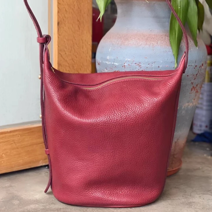 进口植鞣牛皮单肩斜跨女包水桶包