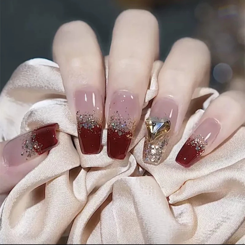 25号22片左右新款流行色酒红法式闪粉碎钻穿戴甲指甲片