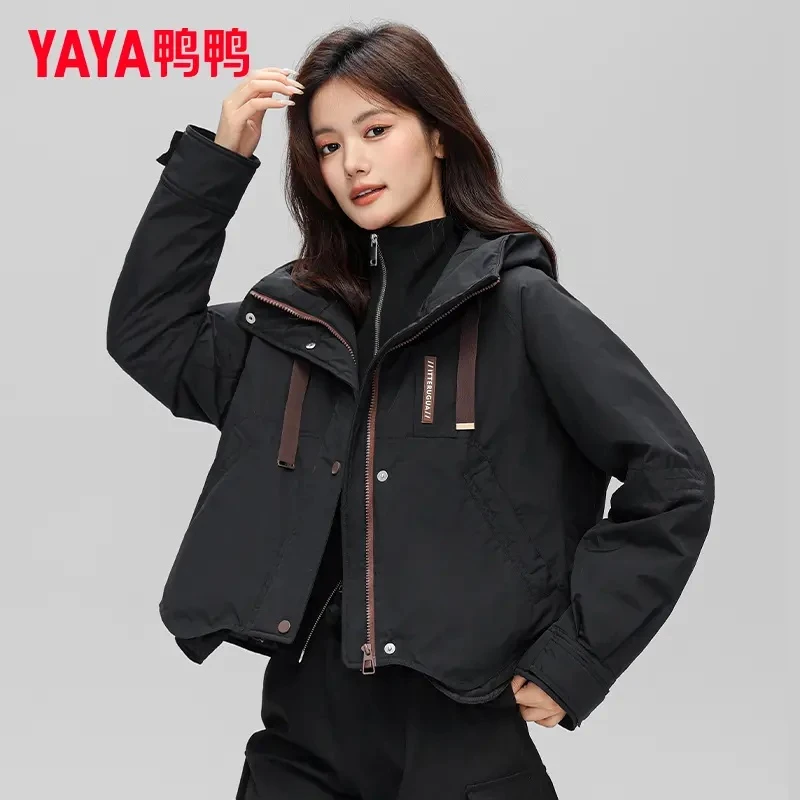 YAYA/鸭鸭户外休闲短款羽绒服女士时尚连帽运动冬季小个子外套潮