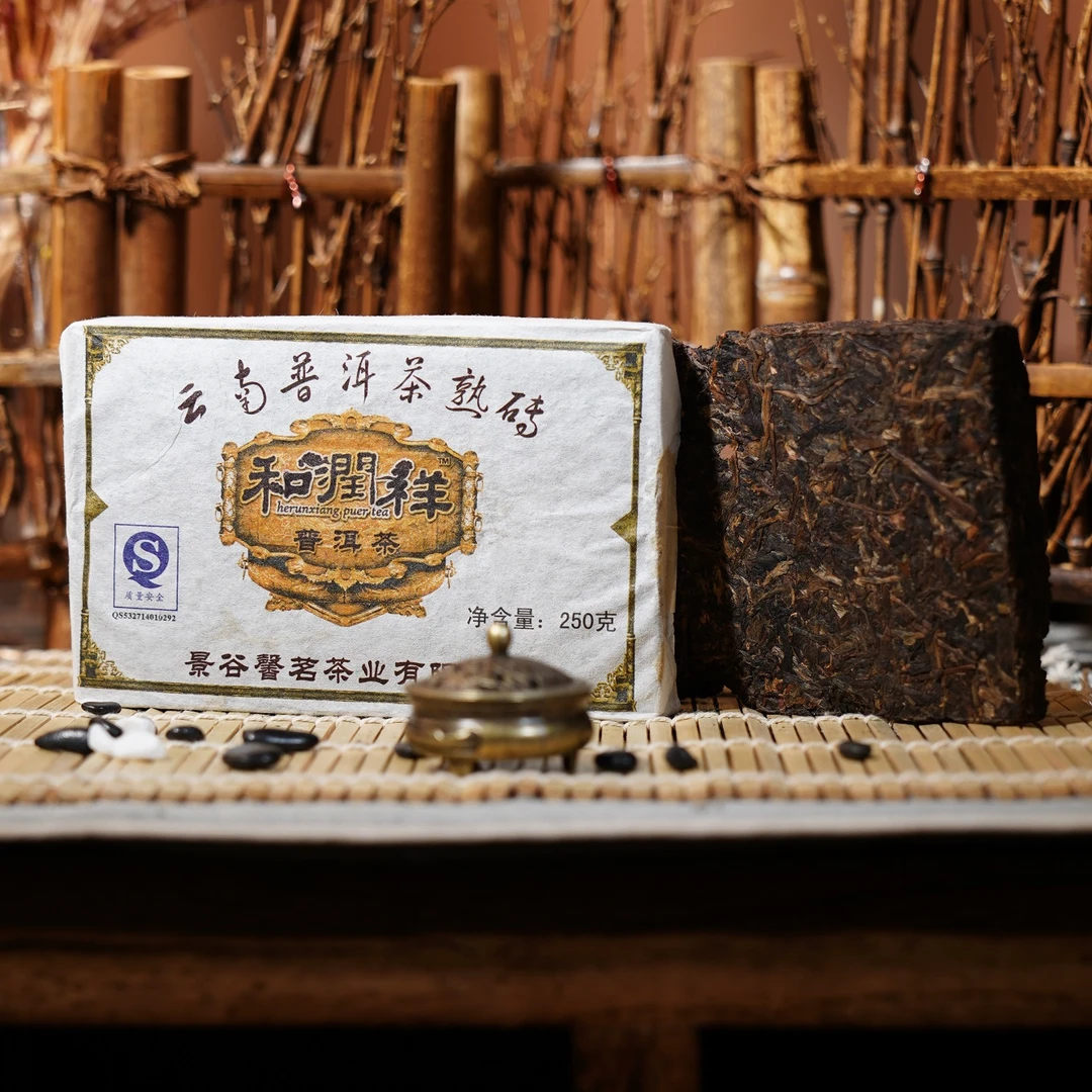 2007年和润祥云南普洱茶生茶熟茶茶砖景谷馨茗茶业公司生产 （TY）