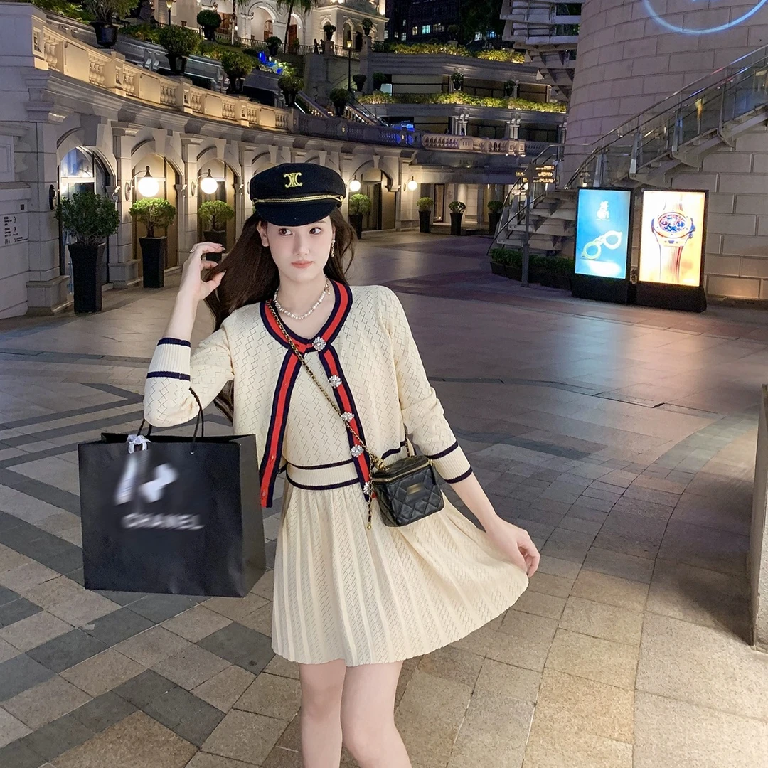 鱼兔子的兔子秋冬高级针织短裙三件套长袖撞色韩系搭配一整套女