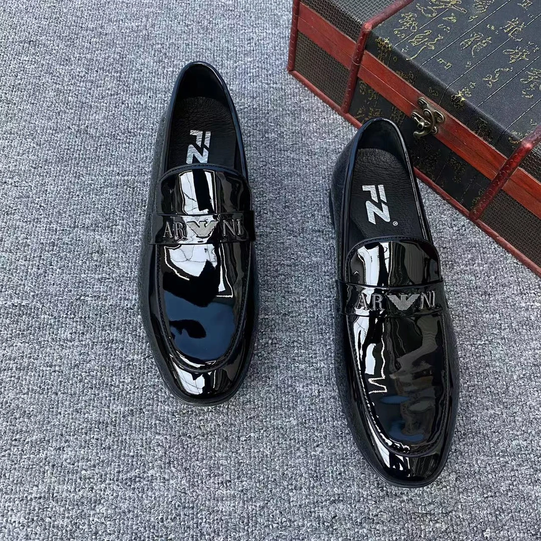 英伦风漆皮商务小皮鞋男士百搭鞋子春季新款亮面休闲鞋潮流豆豆鞋