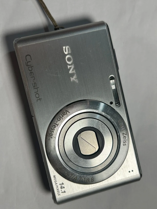 9新 Sony/索尼 W530 银色复古CCD相机 1410W像素
